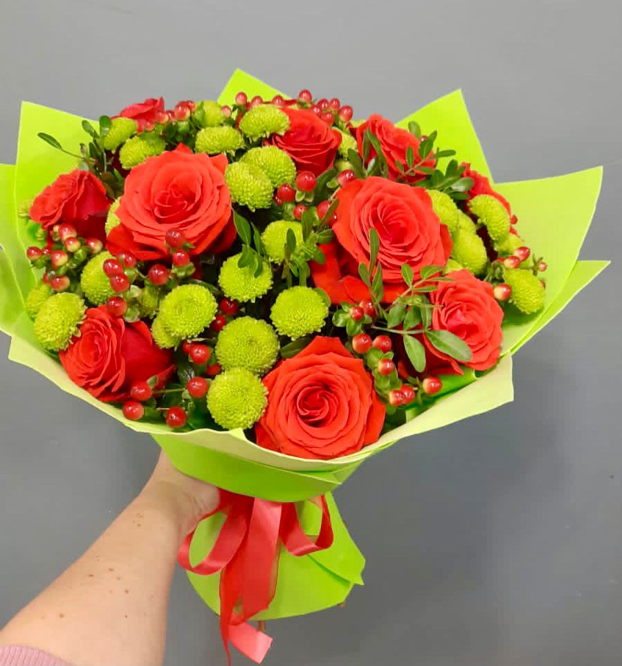 Букет цветов из: Хризантемы и Розы в Жирекене