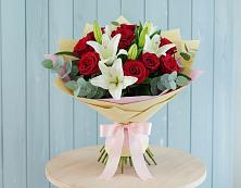 Букет цветов из:  Лилии и Розы в Жирекене