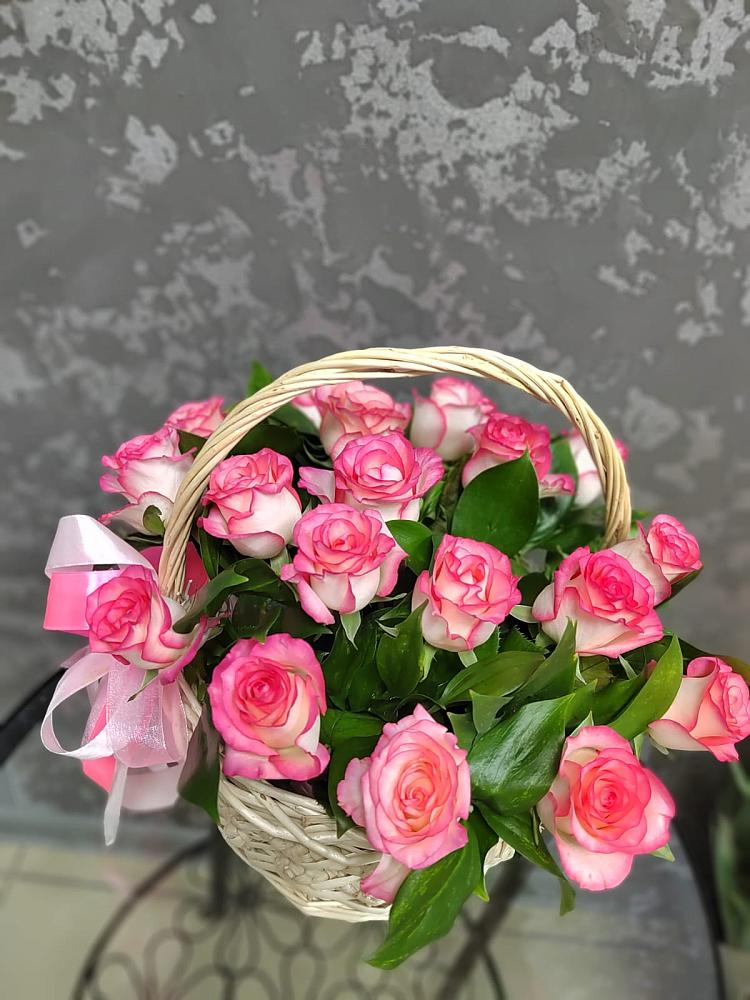 Цветочная композиция из Розы в корзине в Жирекене