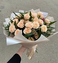 Букет Кремовые розы Латте в Жирекене