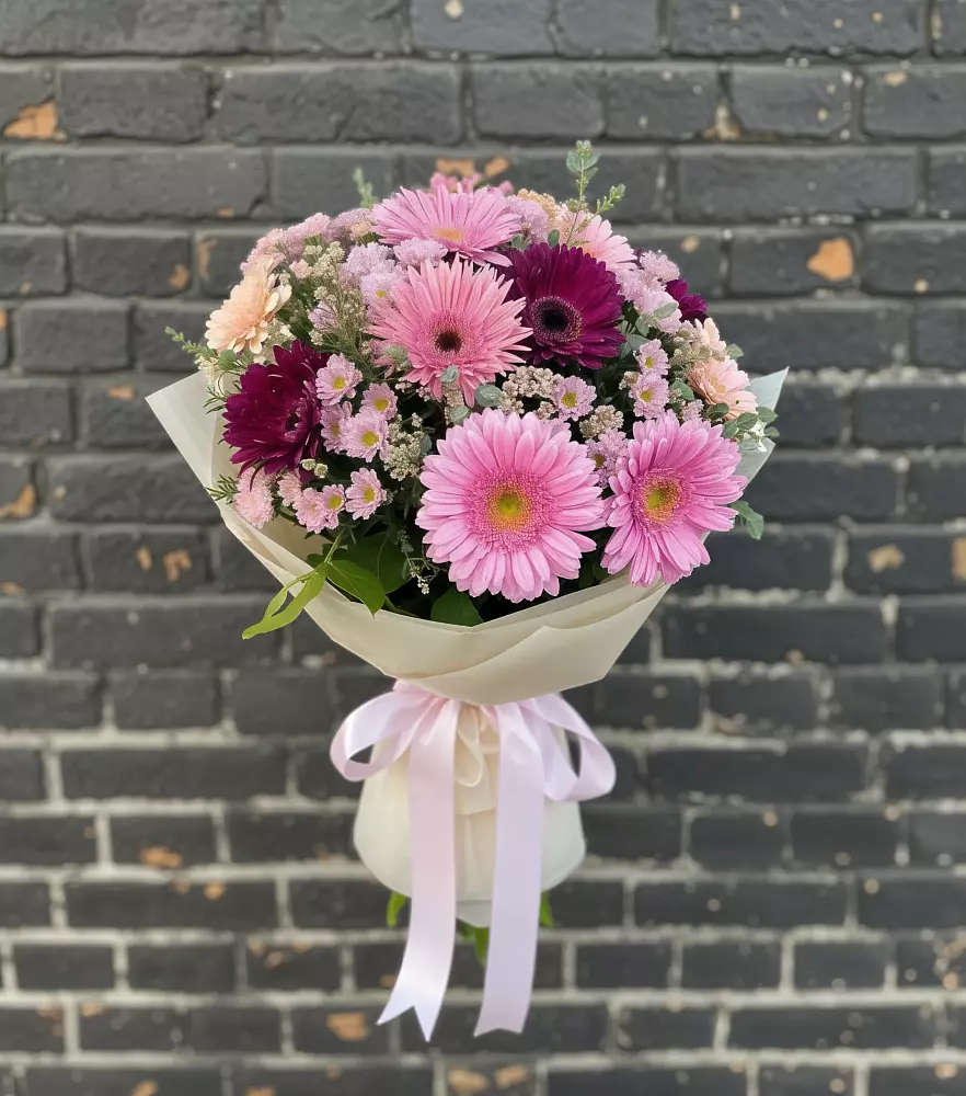 Букет цветов из: Герберы и Хризантемы в Жирекене