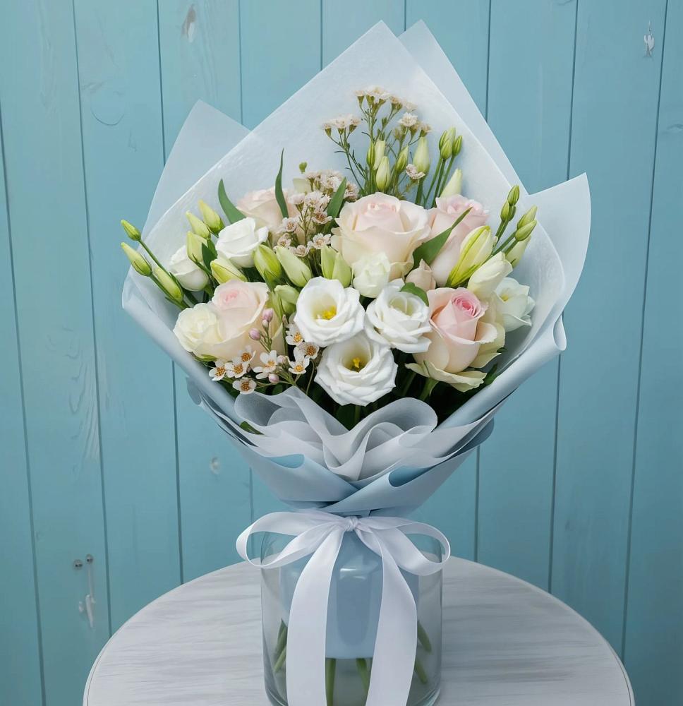 Букет цветов из: Розы и Лизиантусы в Жирекене