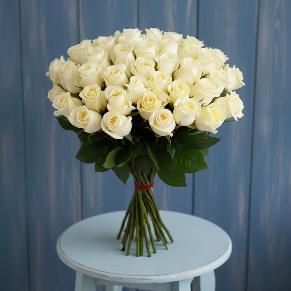 Букет 51 Белая роза Эдлесс Лав в Жирекене