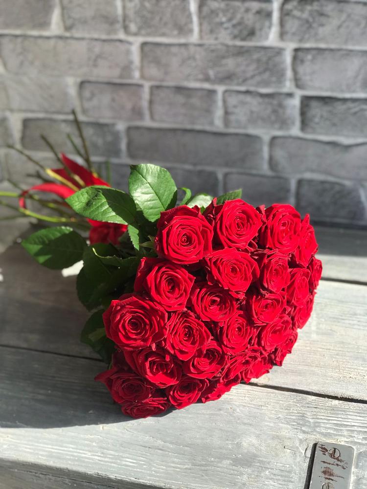 Букет Красные розы Фридом в Жирекене