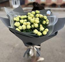Букет Белые кустовые розы Солинеро в Жирекене