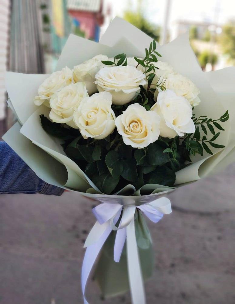 Букет Белые розы Проуд в Жирекене