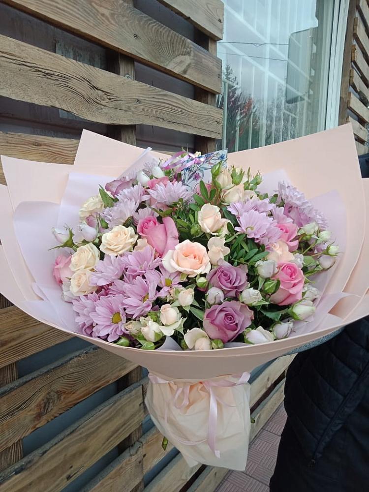 Букет цветов из: Розы и Хризантемы в Жирекене