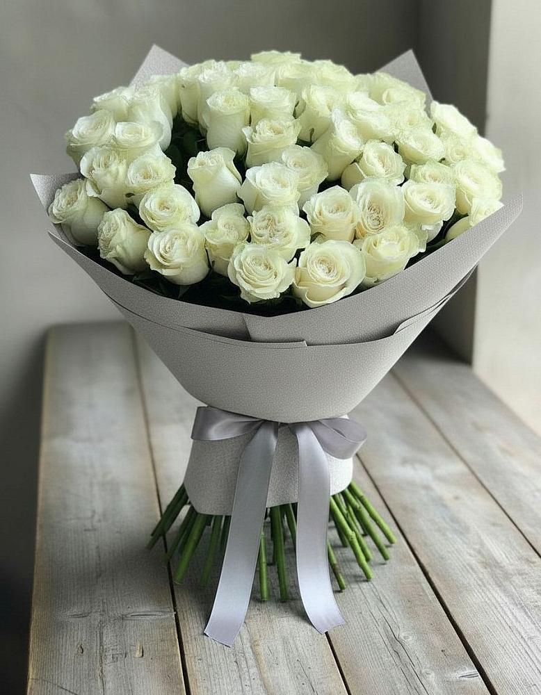 Букет 35 Белых роз в Жирекене