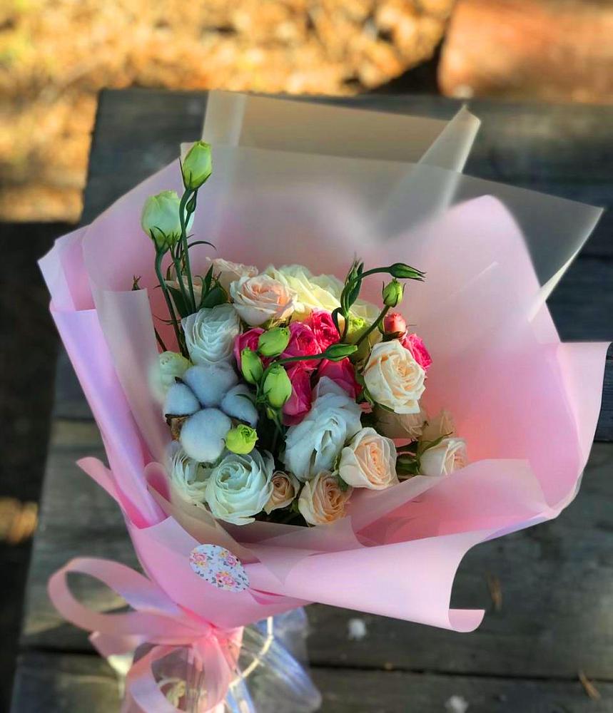 Букет цветов из: Розы и Лизиантусы в Жирекене