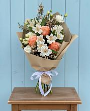 Букет цветов из:  Альстромерии, Лизиантусы, Розы и Хризантемы #REPLACE_PRED# Жирекене