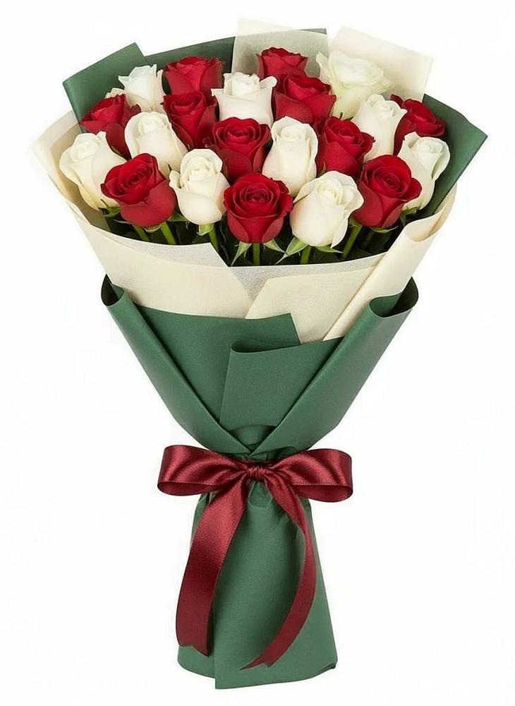 Букет Микс из красных и белых роз в Жирекене