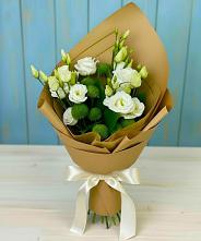 Букет цветов из:  Хризантемы и Лизиантусы в Жирекене