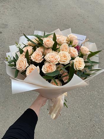 Букет Кремовые розы Латте в Жирекене