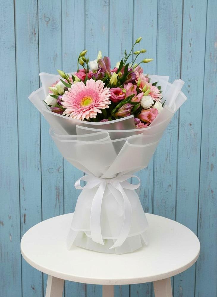 Букет цветов из: Герберы, Альстромерии и Лизиантусы в Жирекене