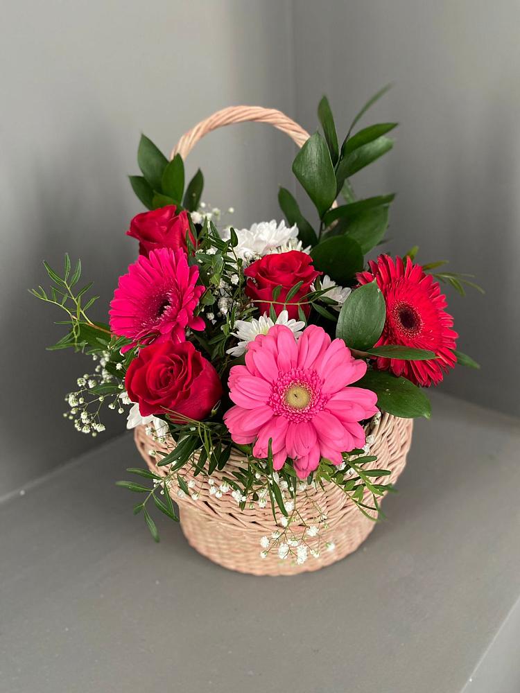 Цветочная композиция из Розы, Хризантемы и Герберы в корзине в Жирекене