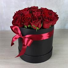Цветочная композиция из Розы в шляпной коробке в Жирекене