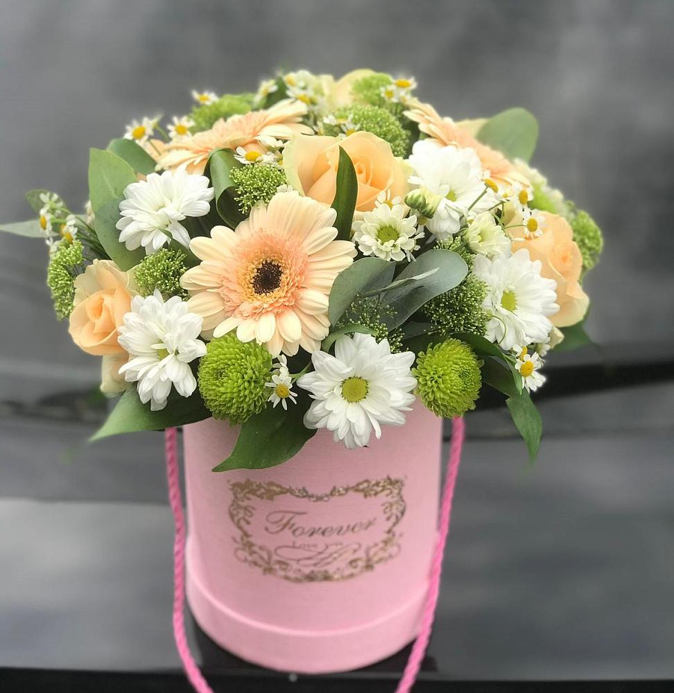 Цветочная композиция из Розы, Герберы и Хризантемы в шляпной коробке в Жирекене