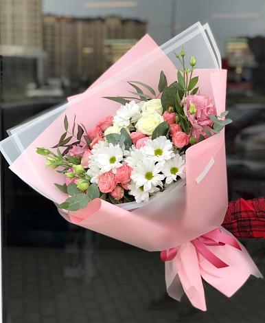 Букет цветов из: Розы, Лизиантусы и Хризантемы в Жирекене
